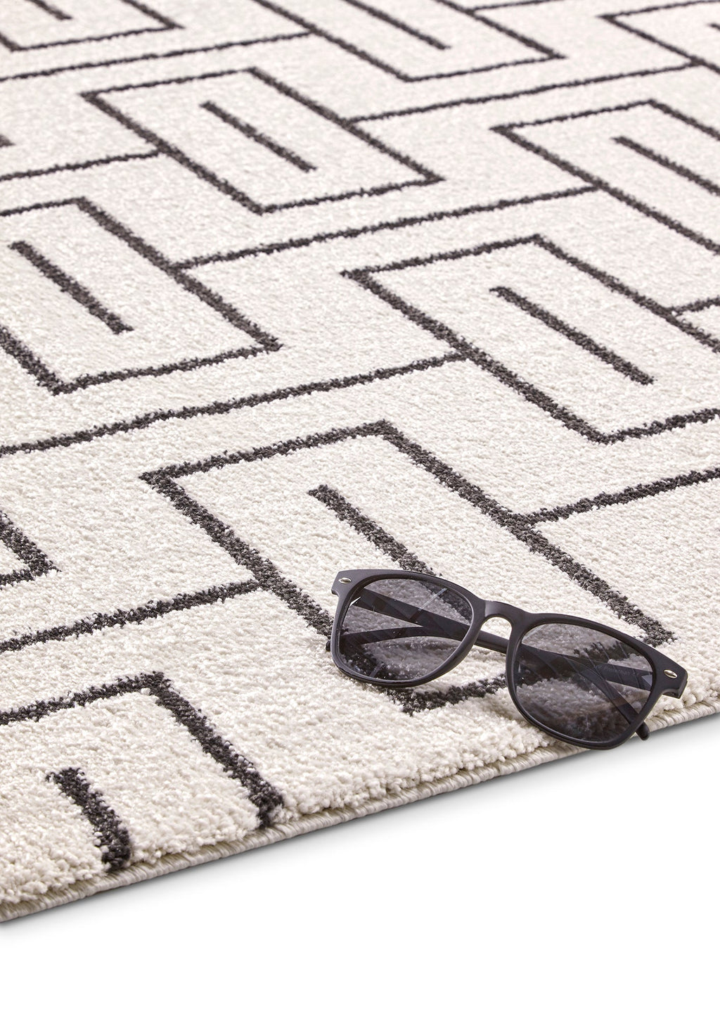 Belle Geometrical Square Line Design