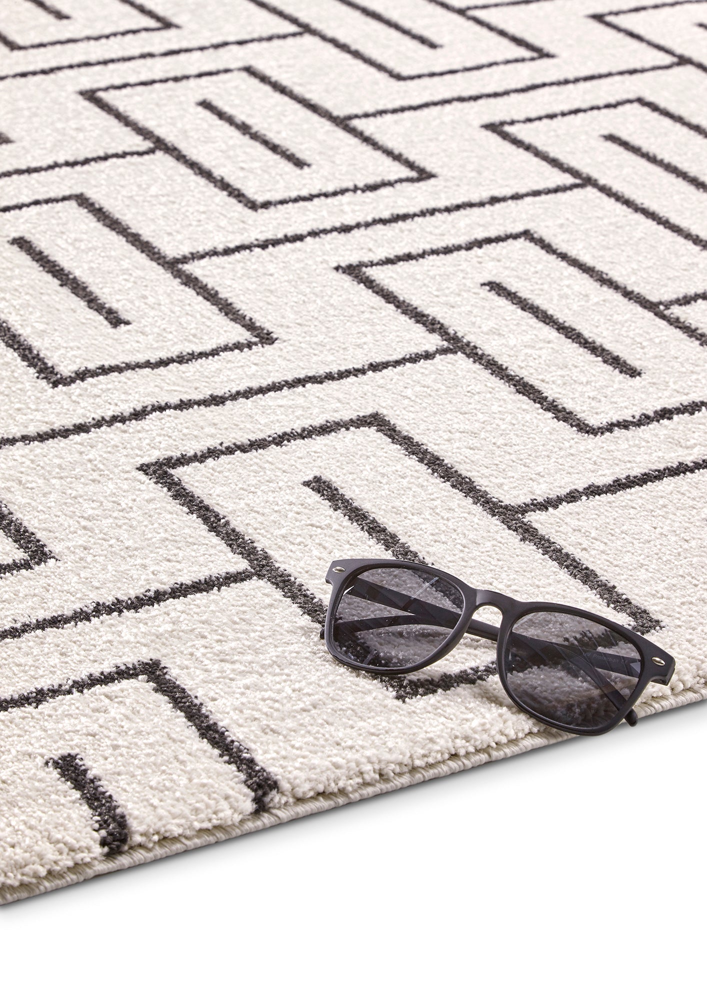 Belle Geometrical Square Line Design